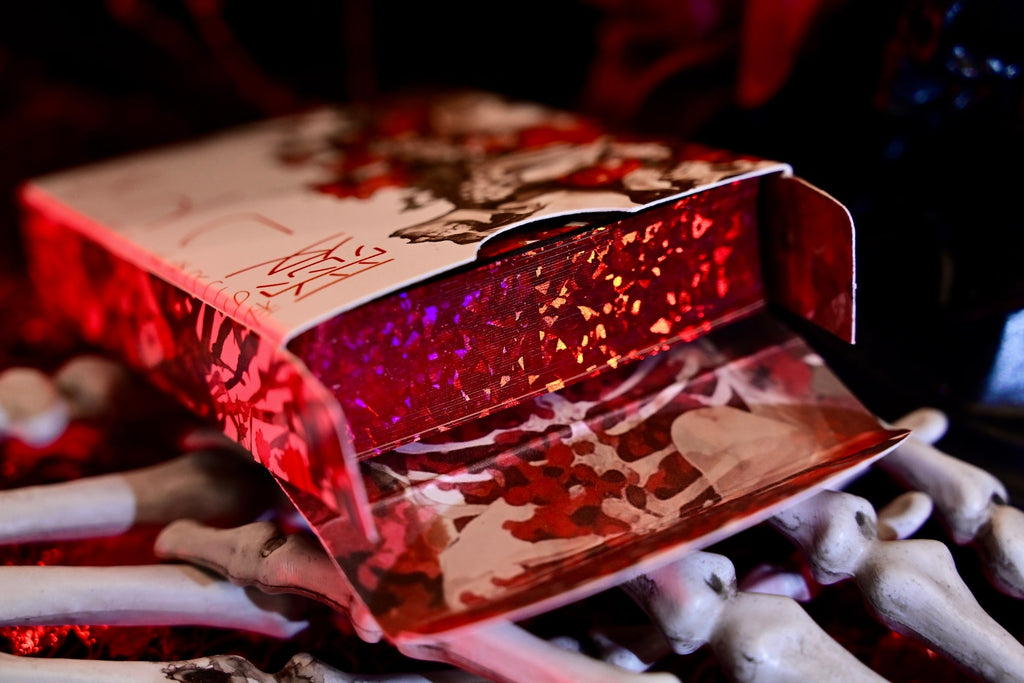 Flower deck reflective red card edges