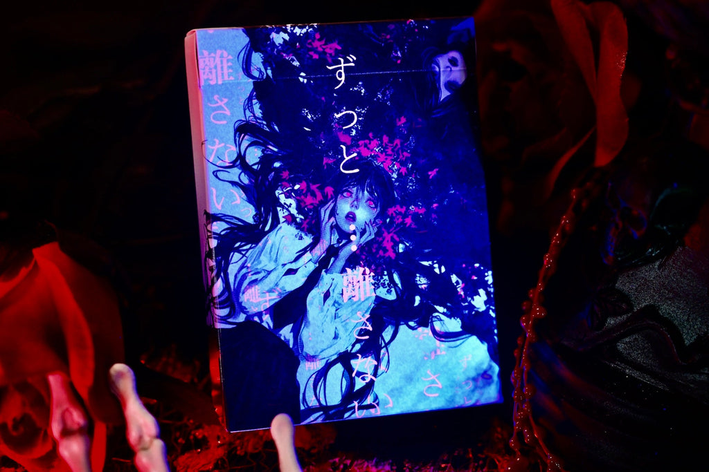 Leaf deck tuck box glowing under UV light