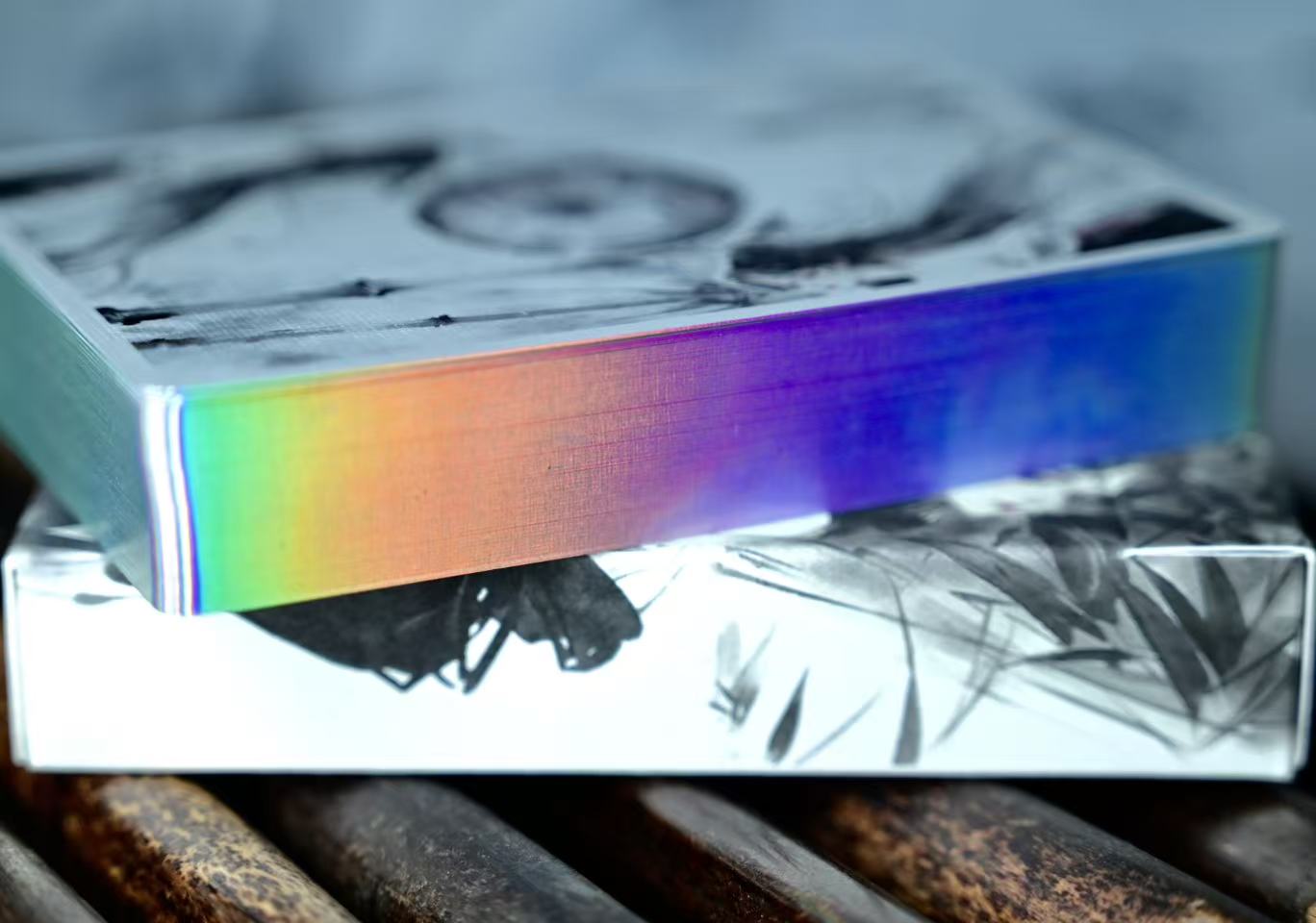 Hidden Fragrance V2 rainbow gilded deck edges